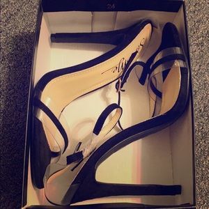 Simple black heel. Never worn.